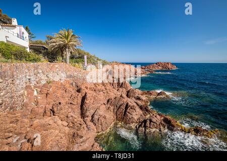 La France, Var, corniche de l'Esterel Agay, commune de Saint Raphaël, côte rocheuse Banque D'Images