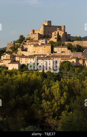 La France, Vaucluse, Le Barroux, le château du 16ème siècle Banque D'Images