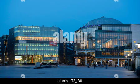 Köln, Deutschland, Media Park, et Administratifs Bürogebäude und rechts Cinedom Kino Banque D'Images