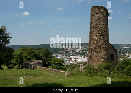 Deutschland, Nordrhein-Westfalen, Wetter (Ruhr), Burgruine Volmarstein, im Hintergrund die Stadt Wetter (Ruhr) Banque D'Images