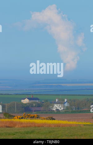 À l'égard Drax Power Station de Bempton Cliffs dans l'East Yorkshire, qui est de plus de 42 kilomètres à vol d'oiseau Banque D'Images