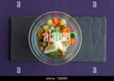 Apéritif de légumes en création verrerie en plongée des Banque D'Images