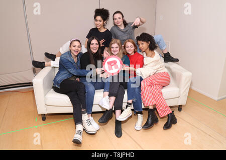 Les 'Macbeth' Red Bull Theatre production entreprise photocall au vignoble studios de pratique comprend : Sharlene Cruz, Ismenia Mendes, Lily Santiago, Isabelle Fuhrman, Sophie Kelly-Hedrick, AnnaSophia Robb, Ayana Workman Où : New York, New York, United States Quand : 12 Avr 2019 Crédit : Joseph Marzullo/WENN.com Banque D'Images