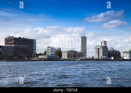 Vue sur l'Amstel sur immeuble de bureaux dans le centre-ville d'Amsterdam, Hollande, Pays-Bas Banque D'Images