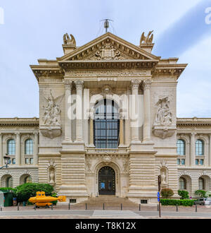 Monaco, Monaco - 27 mai 2018 : sous-marin jaune en face du Musée Océanographique Musée Oceangraphique à Monaco Cote d'Azur ou d'Azur Banque D'Images