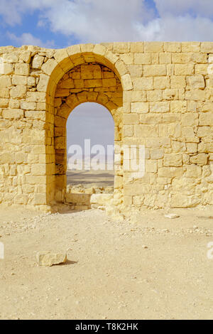 Vue sur les ruines de l'ancienne ville nabatéenne d'Avdat, maintenant un parc national, dans le désert du Néguev, dans le sud d'Israël Banque D'Images