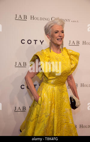 Maye Musk, mère d'Elon Musk au DKMS Love Gala Red Carpet à Ciprianis, Manhattan, New York Banque D'Images