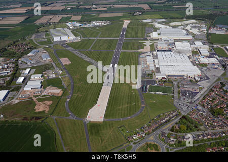 Vue aérienne de l'aéroport de Hawarden, maison d'Airbus UK, près de Chester, Cheshire, Royaume-Uni Banque D'Images