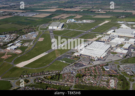 Vue aérienne de l'aéroport de Hawarden, maison d'Airbus UK, près de Chester, Cheshire, Royaume-Uni Banque D'Images