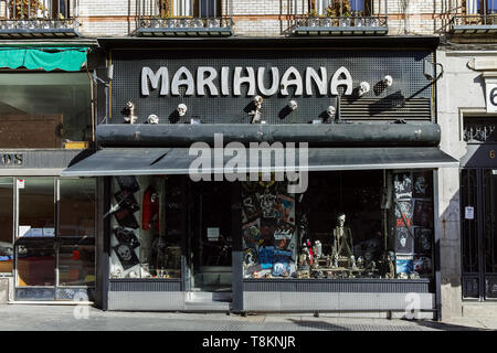 MADRID, ESPAGNE - 23 janvier 2018 : rue typique de la ville de Madrid, Espagne Banque D'Images