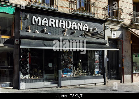 MADRID, ESPAGNE - 23 janvier 2018 : rue typique de la ville de Madrid, Espagne Banque D'Images