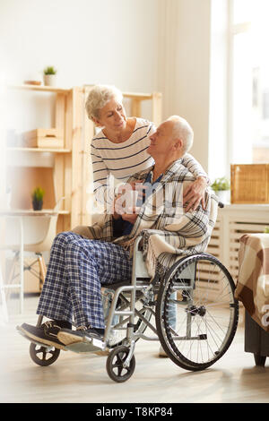 Prendre soin Senior Couple Banque D'Images