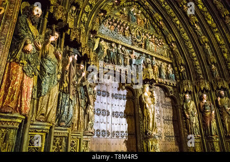 Laguardia, province d'Álava, Pays Basque, Espagne : portique gothique de l'église de Santa María de los Reyes dans le centre historique de la ville de Laguardia dans la R Banque D'Images