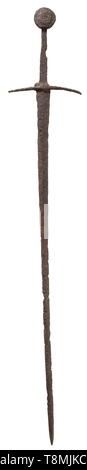 Une épée d'estoc allemand Martin, vers 1400 lame à double diamond de section. Les quillons extrémités sont légèrement inclinés vers la lame. Légèrement coniques robustes, tang, le disque pommeau télévision déport du moyeu des deux côtés. Longueur 98,5 cm. Début type d'épée conçu spécifiquement pour le charriage. Avec l'augmentation de la prévalence de l'armure de plaque dans le cadre de la 14e siècle, un coup d'épée a été mise hors service, au lieu de combattants a tenté de poignarder ses adversaires à travers les lézardes dans leur armure historique., historique, épée, épées, armes, armes, Additional-Rights Clearance-Info-w,-Not-Available Banque D'Images