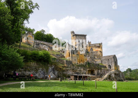 Les Eyzies-de-Côle (sud-ouest de la France) : Château de Commarque, d'un castrum médiéval comprenant un château, une chapelle et des maisons. Chateau de Comm Banque D'Images