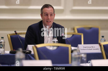 Le député provincial de DUP Paul Givan prenant la parole à l'Assemblée parlementaire irlandaise britannique (BIPA) lors de la 58e séance plénière à Druids Glen Hotel dans Co Wicklow, Irlande. Banque D'Images