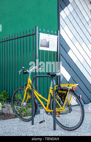 France, Isère, Grenoble, quartier Polygone Scientifique ou Grenoble Presqu'île, quartier Métrovélo vélos à louer Banque D'Images