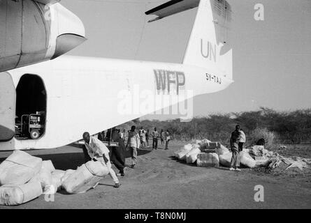 Un avion-cargo du Programme alimentaire mondial en terres Malual Kon, le Soudan du Sud Banque D'Images