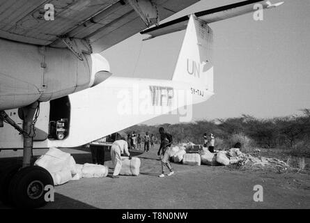 Un avion-cargo du Programme alimentaire mondial en terres Malual Kon, le Soudan du Sud Banque D'Images