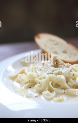 Les fettuccine carbonara Banque D'Images