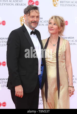 Londres, Royaume-Uni. Julian Barratt et Julia Davis à la British Academy Television Awards 2019 qui a eu lieu au Festival Hall, Belvedere Road, Londres, le dimanche 12 mai 2019 Ref : CMT73 -S2406-130519 Keith Mayhew/Monument des médias. WWW.LMKMEDIA.COM. Banque D'Images