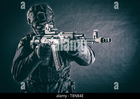 Soldat des forces de lutte contre le terrorisme visant à coups Banque D'Images