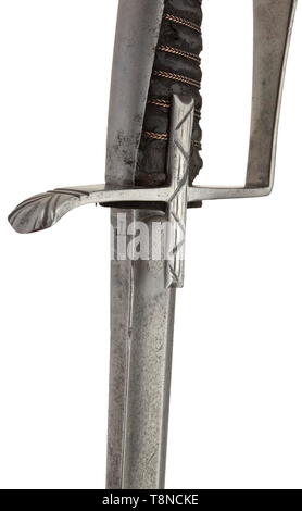 Un chasseur Sabre pour officiers, fin du 18e siècle lame courbe, le tiers inférieur avec de petites gravures en trophée. Poignée étrier de fer avec poignée recouverte de cuir, languet avec un fil de cuivre d'enrubannage. Fourreau de fer à deux anneaux de suspension mobile. Toutes les surfaces nettoyées. Légèrement taché de lame. Longueur 102 cm., historique, historique du 18e siècle, l'Europe, 18e siècle, Editorial-Use-seulement Banque D'Images
