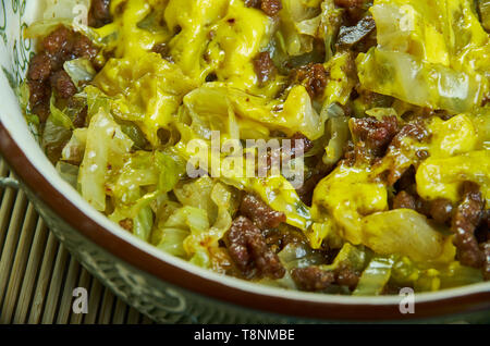 Rouleau de chou cocotte, ayered avec toutes les délicieuses saveurs de choux / Banque D'Images