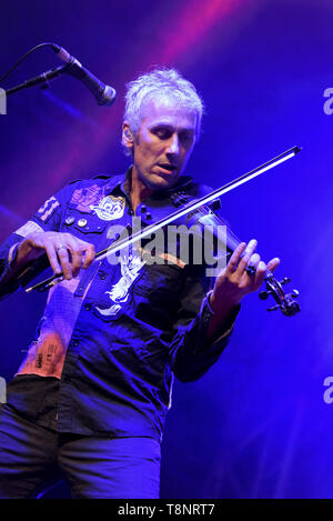 Jon Sevink en spectacle avec les niveleurs au Festival ARBORESCENCE Larmer près de Salisbury, Wiltshire, Angleterre, Royaume-Uni. 16 juillet 2015, Banque D'Images