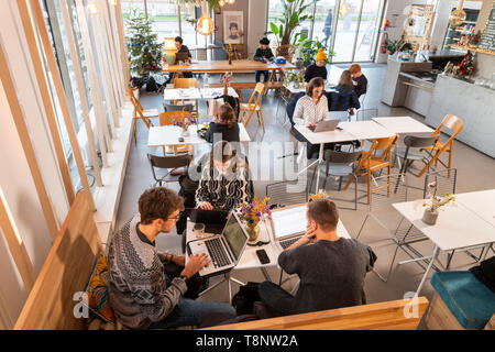 Les bureaux, les espaces de coworking sur la rivière de l'île de Nantes (nord-ouest de la France), 0 bureaux bâtiment Newton pour des collaborateurs, les espaces de coworking : les gens s Banque D'Images