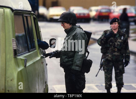 Upper Heyford RAF - base aérienne de l'USAF dans l'Oxfordshire en Angleterre. 15/04/1986 Le United States 1986 bombardement de la Libye, nom de code opération El Dorado Canyon, formé les frappes aériennes par les Etats-Unis contre la Libye mardi, le 15 avril 1986. L'attaque a été menée par l'US Air Force, US Navy et du Corps des Marines des États-Unis via des frappes aériennes, en représailles à l'attentat de la discothèque de Berlin Ouest 1986. Il y a eu 40 blessés libyens ont déclaré, et un avion a été abattu. L'un des morts était libyen d'une petite fille, la fille de Mouammar Kadhafi, Hana Kadhafi.[3] Toutefois, il n'y Banque D'Images