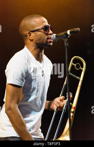 Troy Andrews aka Trombone Shorty en spectacle avec son groupe, Orleans Avenue au Festival Womad, Charlton Park, Malmesbury, UK. 25 juil 2014 Banque D'Images