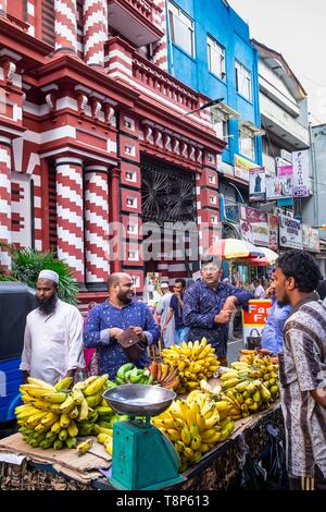Sri Lanka, Colombo, quartier de Pettah, populaire et commercial, à la rue du marché au pied de la mosquée Jami Ul-Alfar ou Mosquée rouge Banque D'Images