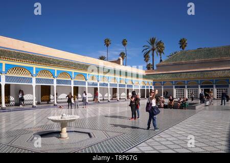 Le Maroc, Haut Atlas, Marrakech, ville impériale, médina classée au Patrimoine Mondial de l'UNESCO, le Palais Bahia, la cour d'honneur Banque D'Images