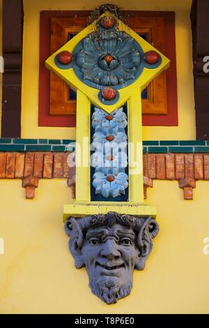 France, Alpes Maritimes, Menton, les halles de 1898 restauré en 2015, marché couvert, , façade, détail, mosaïque et la brique Banque D'Images