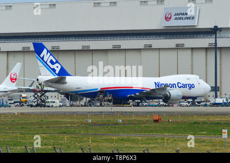 Tokyo, Japon - Apr 17, 2019. Nippon Cargo Airlines JA11KZ Boeing 747-8F accostage à l'aéroport de Narita (NRT). Narita est l'une des principales plaques tournantes internationales Banque D'Images