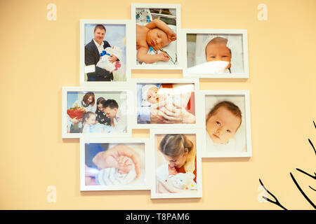 Cadres photos au mur de l'hôpital de maternité Banque D'Images