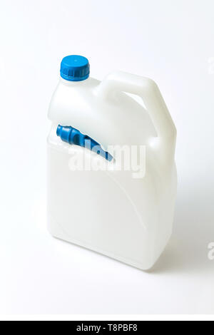 Maquette des cartouche pour liquide de plastique sur un fond clair. Banque D'Images