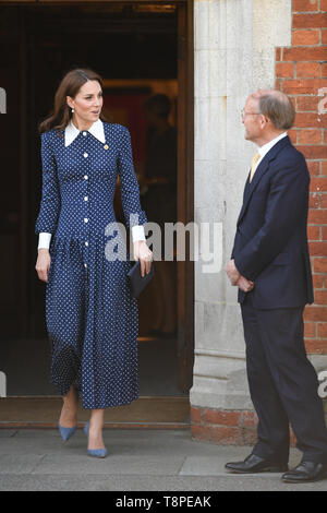 La duchesse de Cambridge quitte après une visite à Bletchley Park pour voir une exposition spéciale D-Day dans le bâtiment nouvellement restauré de téléscripteur. Banque D'Images