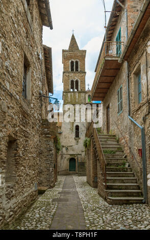 Torri in Sabina (Italie) - un petit village médiéval au coeur de la Sabina, région du Latium, au cours du printemps Banque D'Images