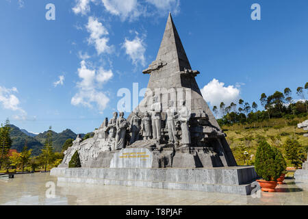 Lai Chau, Vietnam - 21 novembre 2018 : Oncle Ho monument avec les gens et l'origine ethnique de la province de Lai Chau. Banque D'Images