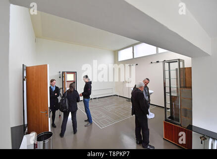 Weimar, Allemagne. 14 mai, 2019. Avant la réouverture de la salle de séjour dans la maison am Horn peut être vu. Il fait partie de l'héritage culturel de l'Unesco et est la seule architecture Bauhaus réalisé à la Fondation Cité de la célèbre école de design. Avec la maison modèle 'am Horn" à Weimar, les Bauhäusler a montré comment ils ont imaginé la vie moderne en 1923. Maintenant l'édifice restauré seront accessibles aux visiteurs. Crédit : Martin Schutt/dpa-Zentralbild/dpa/Alamy Live News Banque D'Images