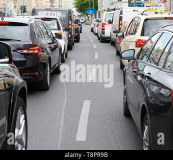 Berlin, Allemagne. 14 mai, 2019. Dans Torstraße il y a toujours un fort trafic aux heures de pointe. Credit : Annette Riedl/dpa/ZB/dpa/Alamy Live News Banque D'Images