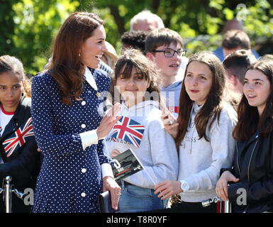 Bletchley, España. 14 mai, 2019. Kate Middleton, duchesse de Cambridge vu qu'elle arrive, les écoliers réunion pour visiter l'exposition D-Day à Bletchley Park, Angleterre. Credit : Keith Mayhew SOPA/Images/ZUMA/Alamy Fil Live News Banque D'Images