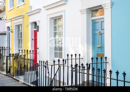 Terrasse colorée en place ferme maisons, Notting Hill, Londres, Angleterre Banque D'Images