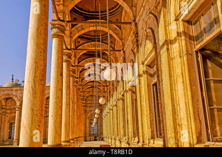Les colonnes de la mosquée d'Ali Pasha (ou Mosquée d'Albâtre) Le Caire Egypte Banque D'Images