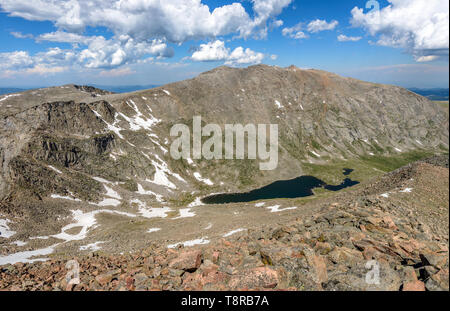 Mount Evans - au sud-ouest du mont Evens, vu du sommet du mont Bierstadt, Front Range des Montagnes Rocheuses, le Colorado, USA. Banque D'Images