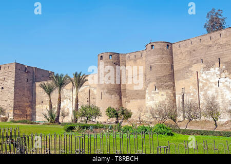 Les murs et les tours de la Citadelle de Salah el Din ou Citadelle de Saladin au Caire Egypte Banque D'Images