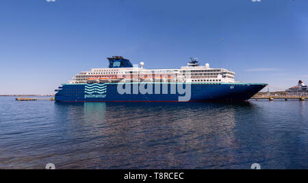 Bateau de croisière MV Zenith de la flotte Pullmantur Cruises amarré dans Vanasadam Le port de Tallinn en Estonie. Bateau de croisière dans la mer Baltique. Banque D'Images