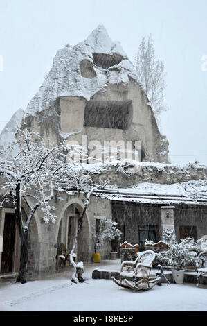 Facelike inhabituelle cave à Göreme, Cappadoce, Turquie Banque D'Images